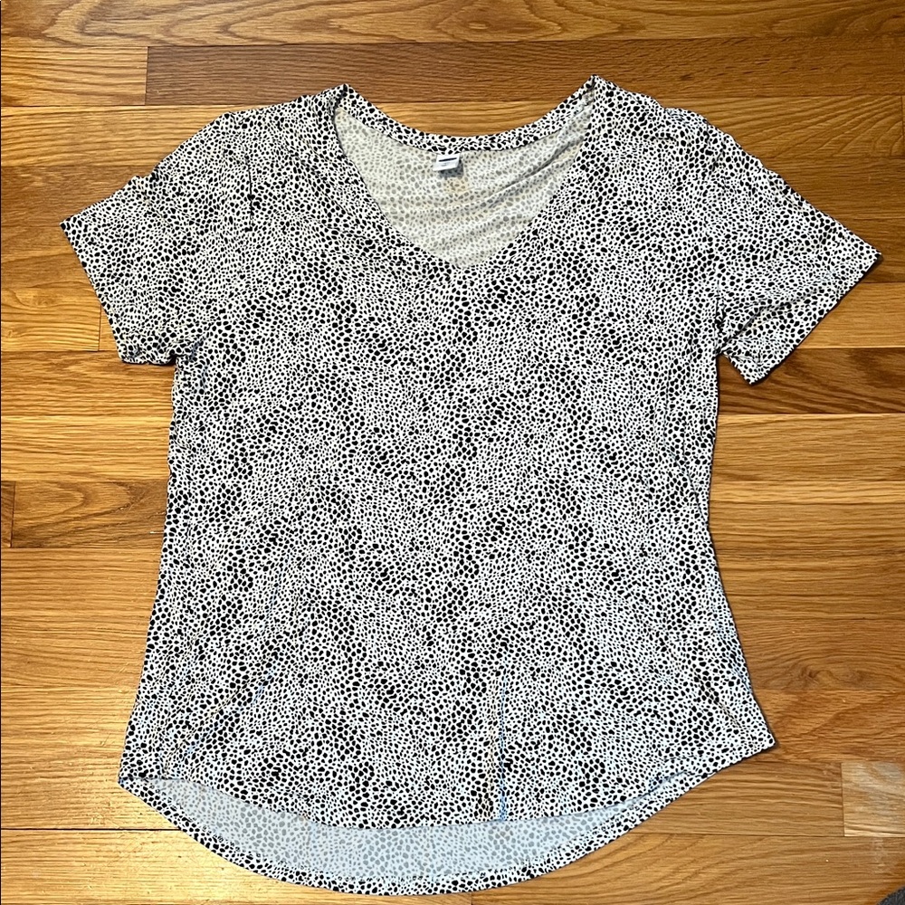Old Navy Luxe Short Sleeve Shirt Blouse Women's Large Black White‎ Leopard Soft